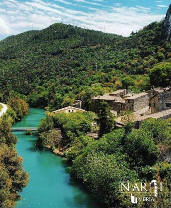 Fresco E Colorato Appartamentino In Narni Scalo Exterior foto